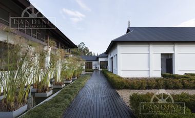 Depto PB con jardin al rio, 3 dormitorios y dependencia - Dos cocheras- con renta h/ 04/26