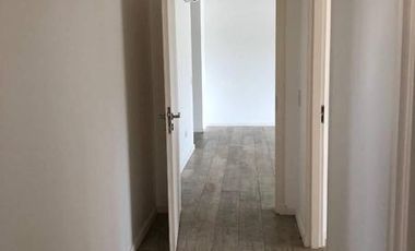 Depto PB con jardin al rio, 3 dormitorios y dependencia - Dos cocheras- con renta h/ 04/26