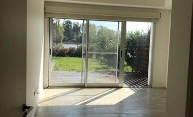 Depto PB con jardin al rio, 3 dormitorios y dependencia - Dos cocheras- con renta h/ 04/26