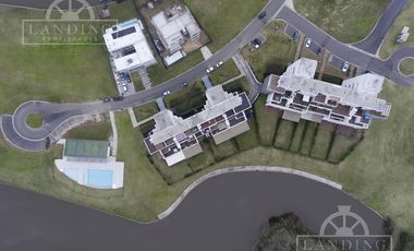 Depto PB con jardin al rio, 3 dormitorios y dependencia - Dos cocheras- con renta h/ 04/26