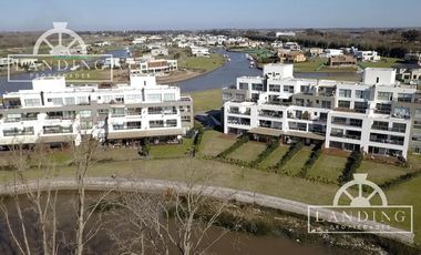 Depto PB con jardin al rio, 3 dormitorios y dependencia - Dos cocheras- con renta h/ 04/26