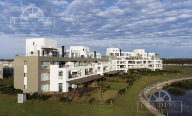 Depto PB con jardin al rio, 3 dormitorios y dependencia - Dos cocheras- con renta h/ 04/26