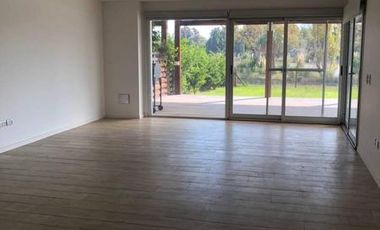 Depto PB con jardin al rio, 3 dormitorios y dependencia - Dos cocheras- con renta h/ 04/26