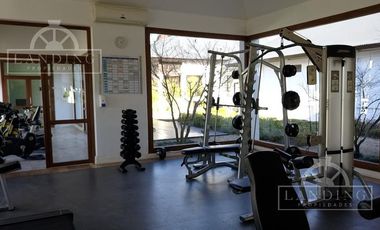 Depto PB con jardin al rio, 3 dormitorios y dependencia - Dos cocheras- con renta h/ 04/26