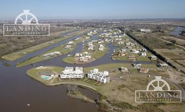 Depto PB con jardin al rio, 3 dormitorios y dependencia - Dos cocheras- con renta h/ 04/26