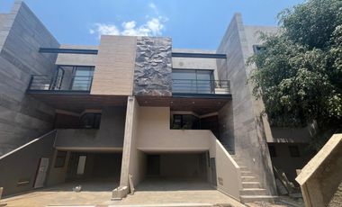 EXCELETNE CASA EN CONDOMINIO