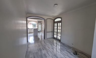 RENTO AMPLIA RESIDENCIA CON ALBERCA EN COLINAS DEL BOSQUE