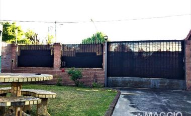 CASA 2 AMBIENTES VILLA LUZURIAGA