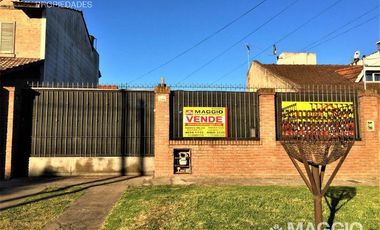 CASA 2 AMBIENTES VILLA LUZURIAGA