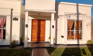 VENTA CASA EN MAR DE AJO GAS NATURAL GARAGE PARA DOS AUTOS