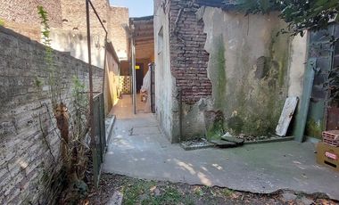 OPORTUNIDAD, Casa a reciclar - A la venta en el centro de Cañuelas