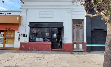 OPORTUNIDAD, Casa a reciclar - A la venta en el centro de Cañuelas