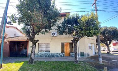 Excelente propiedad 6 ambientes en 2 plantas en muy buena zona de Munro