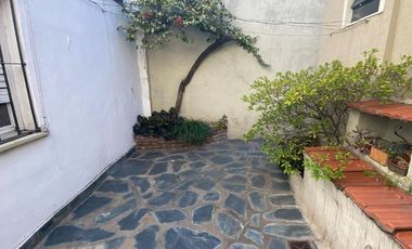 Excelente propiedad 6 ambientes en 2 plantas en muy buena zona de Munro