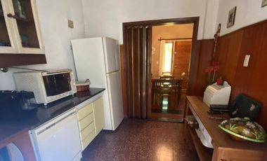 Excelente propiedad 6 ambientes en 2 plantas en muy buena zona de Munro