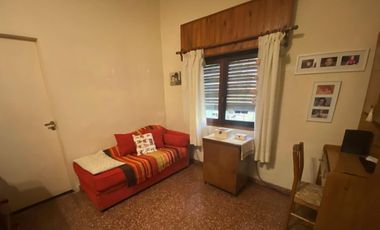 Excelente propiedad 6 ambientes en 2 plantas en muy buena zona de Munro