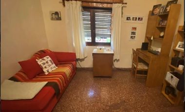 Excelente propiedad 6 ambientes en 2 plantas en muy buena zona de Munro