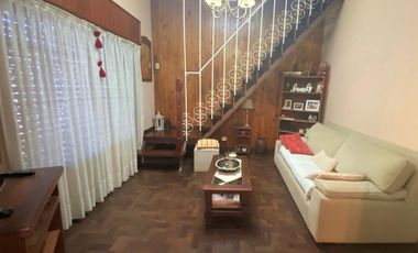 Excelente propiedad 6 ambientes en 2 plantas en muy buena zona de Munro