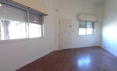 Excelente propiedad 6 ambientes en 2 plantas en muy buena zona de Munro