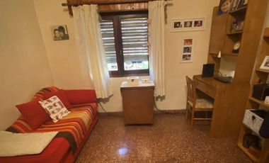 Excelente propiedad 6 ambientes en 2 plantas en muy buena zona de Munro