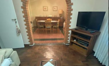 Excelente propiedad 6 ambientes en 2 plantas en muy buena zona de Munro