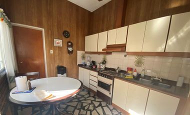 Excelente propiedad 6 ambientes en 2 plantas en muy buena zona de Munro