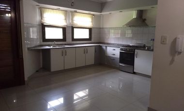 local casa venta  City Bell centro comercial gastronómico lote  250 m2