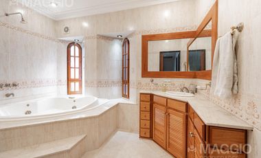 Venta Casa 5 Ambientes Tapiales