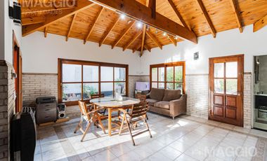 Venta Casa 5 Ambientes Tapiales