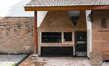 Venta Casa 5 Ambientes Tapiales