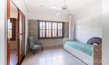 Venta Casa 5 Ambientes Tapiales