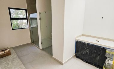 Casa NUEVA · 3 Recámaras · Arbolada · Av. Huayacán · Amenidades