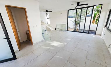 Casa NUEVA · 3 Recámaras · Arbolada · Av. Huayacán · Amenidades