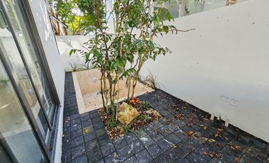 Casa NUEVA · 3 Recámaras · Arbolada · Av. Huayacán · Amenidades