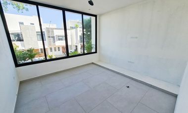 Casa NUEVA · 3 Recámaras · Arbolada · Av. Huayacán · Amenidades