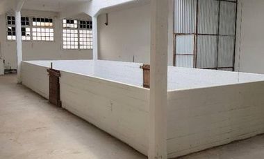 Lote - Galpón - Deposito - Taller textil - Fabrica - Local - Oficinas - Entrada para 4 o 5 Autos