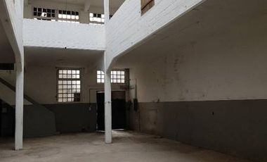 Lote - Galpón - Deposito - Taller textil - Fabrica - Local - Oficinas - Entrada para 4 o 5 Autos