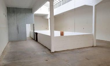 Lote - Galpón - Deposito - Taller textil - Fabrica - Local - Oficinas - Entrada para 4 o 5 Autos