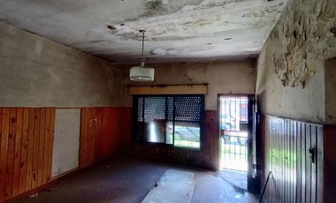 Reservada! Casa PH en Lanús Oeste 118 m2 a refaccionar completo. Sucesión