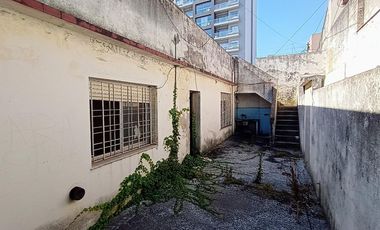 Reservada! Casa PH en Lanús Oeste 118 m2 a refaccionar completo. Sucesión