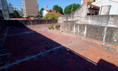 Reservada! Casa PH en Lanús Oeste 118 m2 a refaccionar completo. Sucesión