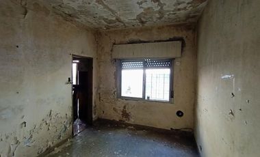 Reservada! Casa PH en Lanús Oeste 118 m2 a refaccionar completo. Sucesión