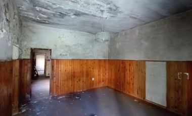 Reservada! Casa PH en Lanús Oeste 118 m2 a refaccionar completo. Sucesión