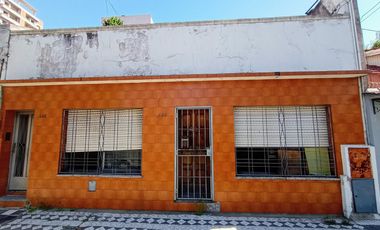 Reservada! Casa PH en Lanús Oeste 118 m2 a refaccionar completo. Sucesión