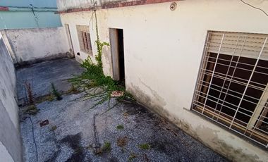 Reservada! Casa PH en Lanús Oeste 118 m2 a refaccionar completo. Sucesión