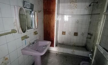 Reservada! Casa PH en Lanús Oeste 118 m2 a refaccionar completo. Sucesión