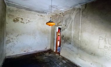 Reservada! Casa PH en Lanús Oeste 118 m2 a refaccionar completo. Sucesión