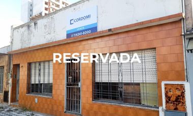 Reservada! Casa PH en Lanús Oeste 118 m2 a refaccionar completo. Sucesión