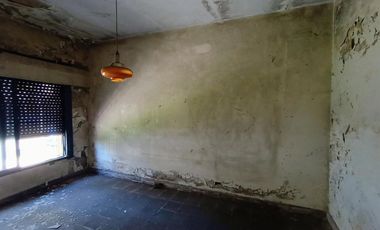 Reservada! Casa PH en Lanús Oeste 118 m2 a refaccionar completo. Sucesión