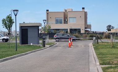 VENDE, LOTE A LAGUNA, PUEBLOS DEL PLATA, MAGALLANES al 200